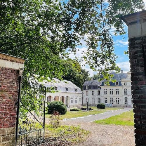 Chateau Humieres Coach House : Maisons de vacances proche de Le Quesnoy-en-Artois