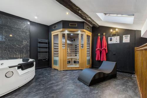 COCONROOM balneo-sauna La suitE : Appartements proche de Valros