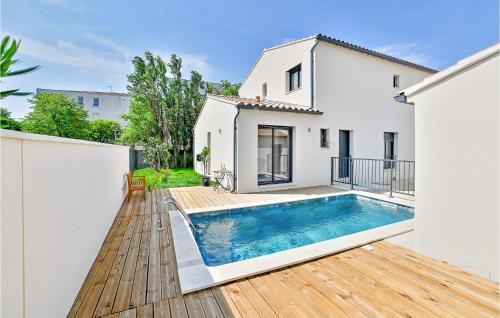 Amazing Home In Monteux With Outdoor Swimming Pool, Wifi And 3 Bedrooms : Maisons de vacances proche de Monteux