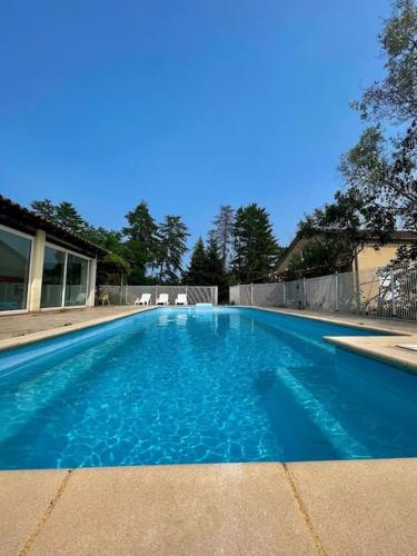 Maison avec piscine en Ardèche : Maisons de vacances proche d'Ucel