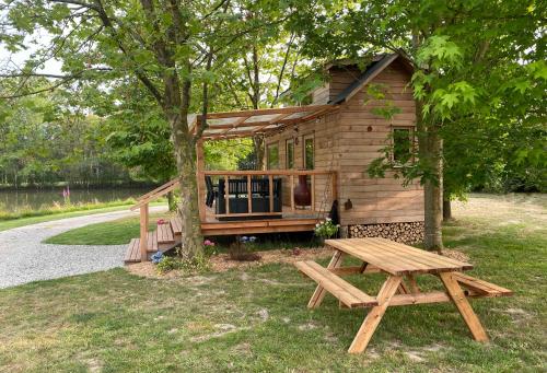 Tiny house dans le pré : Maisons de vacances proche de Brains-sur-les-Marches
