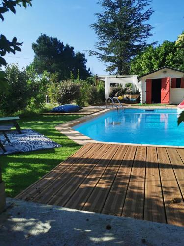 Dépendance cosy entre jardin et piscine : Chalets proche de Roquevaire