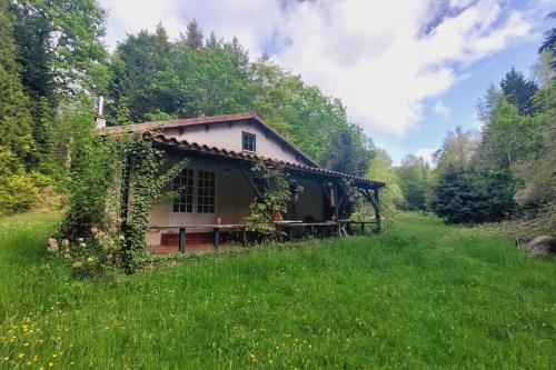 Gîte Rustique - Périgord Vert - La Collina 24300 : Maisons de vacances proche de Marval