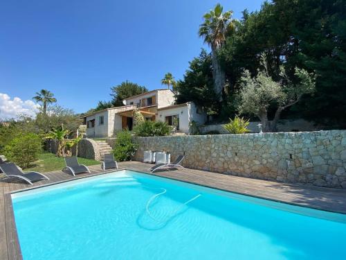 06AR - Spacious villa with garden and private pool : Maisons de vacances proche de Biot