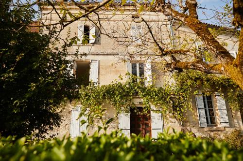 Peaceful country house : Maisons de vacances proche de Rioux-Martin