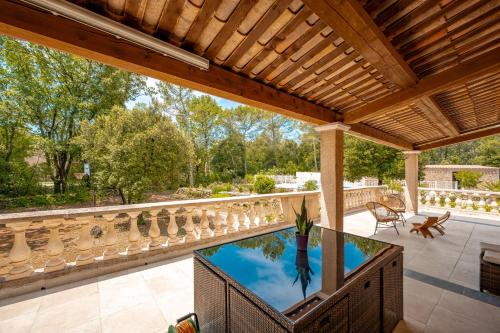 Ma Case en Provence - Maison climatisée avec piscine : Maisons de vacances proche de Rougiers