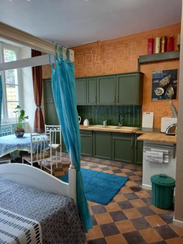 Bohemian Studio bedroom : Appartements proche de Saint-Gilles-les-Bois