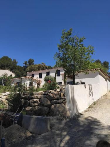 Villa spacieuse avec piscine en Provence : Villas proche de Ventabren