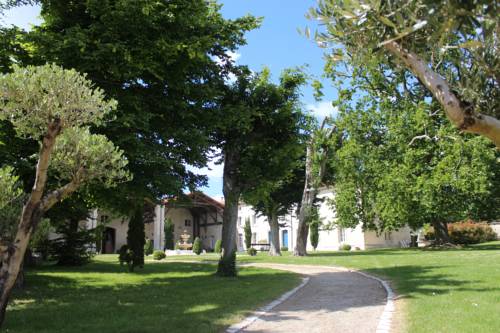 Logis Domaine des Chais : Hotels proche de Villars-en-Pons