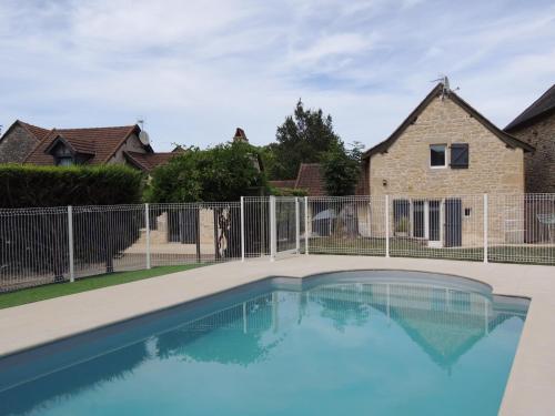 Le mas du Rossignol, piscine privee : Maisons de vacances proche de Parisot