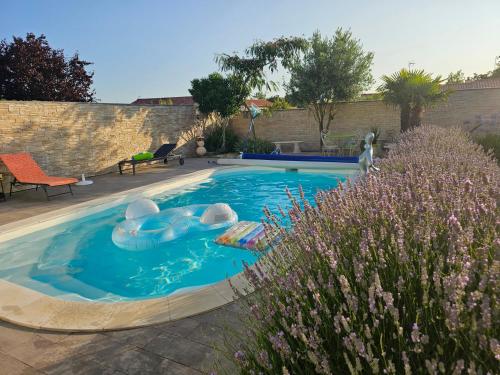 Adorable maisonnette piscine jardin pres de la mer 44 : Maisons de vacances proche de Bouin