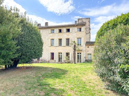 Le Castellas, demeure historique, rénovée, piscine : Villas proche de Vers-Pont-du-Gard