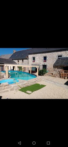 Maison en campagne avec piscine : Maisons de vacances proche de Saint-Carreuc