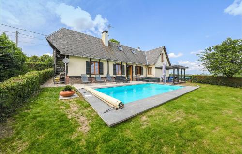 Stunning home in Haudricourt Aubois with 4 Bedrooms and WiFi : Maisons de vacances proche de Gauville