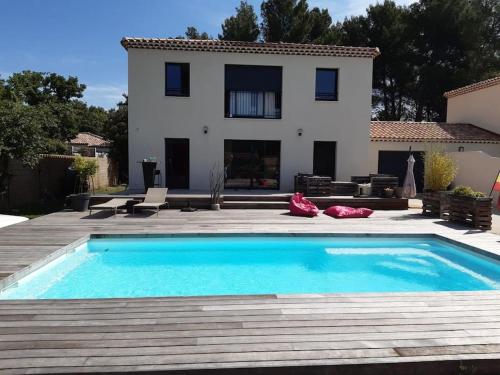 Villa sur Eguilles avec piscine privée : Maisons de vacances proche d'Éguilles