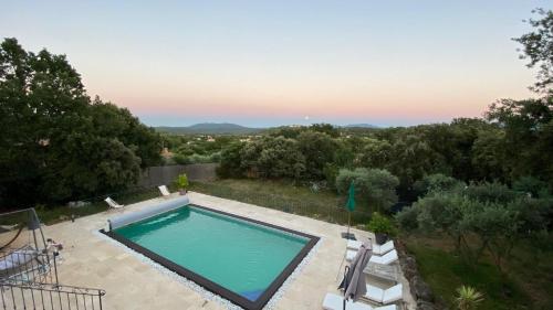 Provencal villa with view and swimming pool : Villas proche d'Esparron