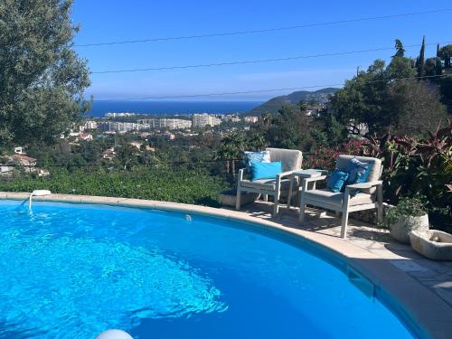 Fantastic villa in the bay of Cannes, 5 minutes from the beach : Villas proche de Mandelieu-la-Napoule