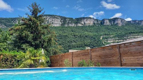 Maison avec piscine entre Chartreuse et Vercors : Villas proche de Saint-Julien-de-Raz