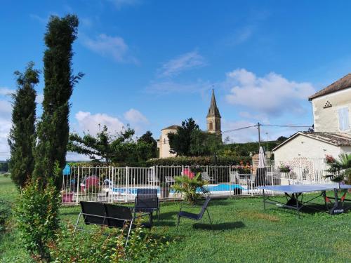 Les volets bleus : Villas proche de Saint-Quentin-du-Dropt
