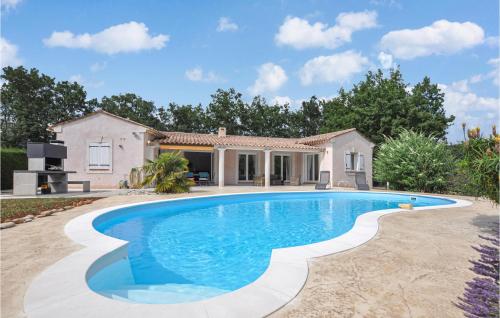 Stunning Home In Saint-czaire-sur-siag With Outdoor Swimming Pool, Private Swimming Pool And 3 Bedrooms : Maisons de vacances proche de Saint-Vallier-de-Thiey