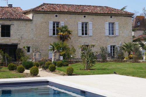 Maison Gasconne avec piscine : Maisons de vacances proche de Ligardes