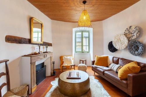 Charming House in Gorgeous, Quiet Village in the Aveyron countryside : Maisons de vacances proche de Pierrefiche