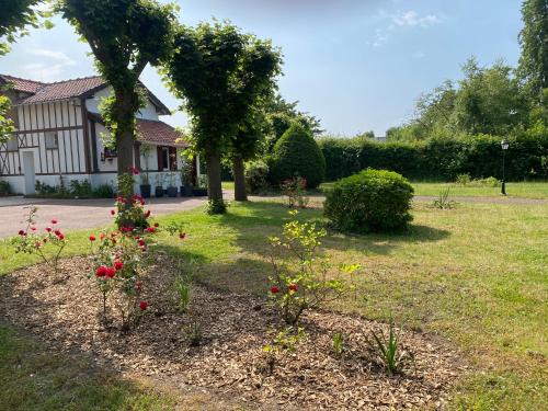 Gîte épicéa indépendant avec jardin : Maisons de vacances proche d'Auvers-sur-Oise
