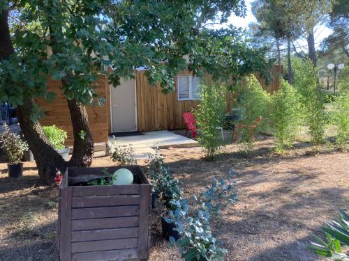 Studio avec jacuzzi proche Aix en Provence : Maisons de vacances proche de La Fare-les-Oliviers