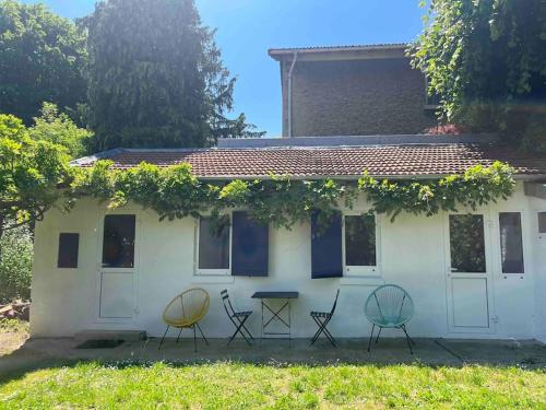Brand new Tiny House w garden : Appartements proche de Vaucresson
