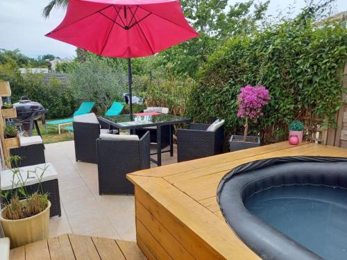 Belle villa avec spa et piscine : Villas proche de Boujan-sur-Libron