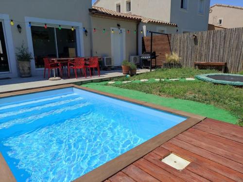 Charmante villa avec piscine : Maisons de vacances proche de Cannes-et-Clairan