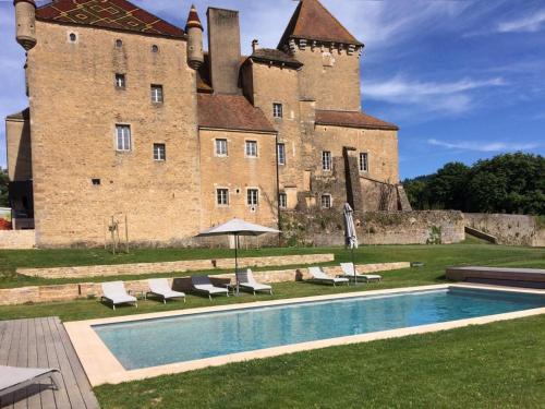 Château de Pierreclos : B&B / Chambres d'hotes proche de Bussières