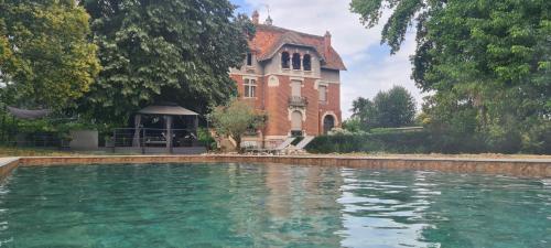 Chateau Mezger : B&B / Chambres d'hotes proche de Lizac