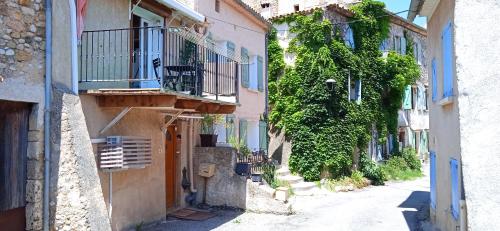 Maison de village en Provence : Maisons de vacances proche de Puimoisson