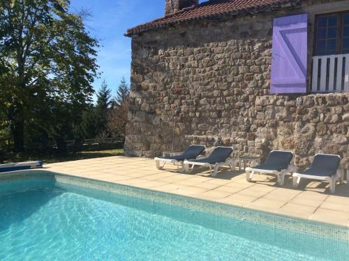 Charming Farmhouse in Cros de G orand with Swimming Pool : Maisons de vacances proche d'Issarlès