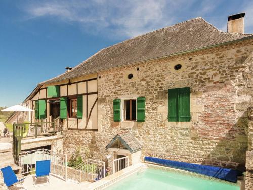 Elegant Holiday Home in Coubjours with heated pool and sauna : Maisons de vacances proche de Segonzac