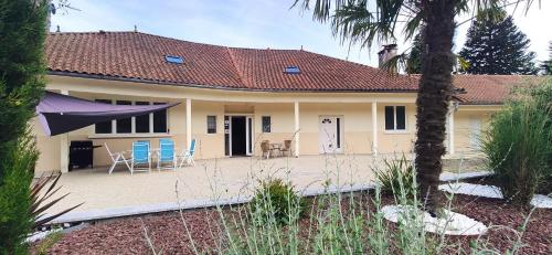 gîte résidence de la fontaine à Compreignac : Maisons de vacances proche de Saint-Sulpice-Laurière