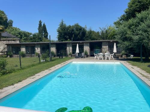 Chateau pool house : Maisons de vacances proche d'Ousse