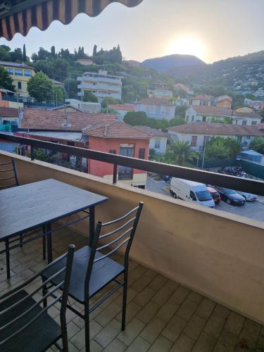 Studio avec grand balcon 5 minutes de la mer : Appartements proche de Roquebrune-Cap-Martin