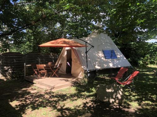 Le Tipi Camping La Châtaigneraie : Appartements proche de Saint-André-Capcèze