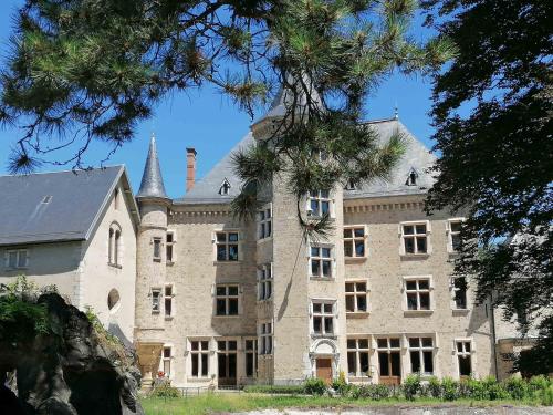 Gîte du Chateau de Saint-Geoire : Appartements proche de Massieu