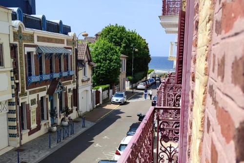 Cosy cocoon with 2 balconies and sea view : Appartements proche de Villers-sur-Mer
