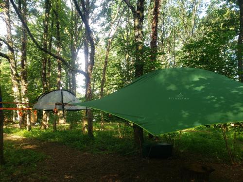 D'En Haut tentes suspendues : Tentes de luxe proche de Châteauponsac