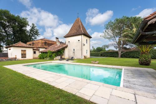 Lou Grit - Maison pour 10 avec piscine privée : Maisons de vacances proche de Bérenx