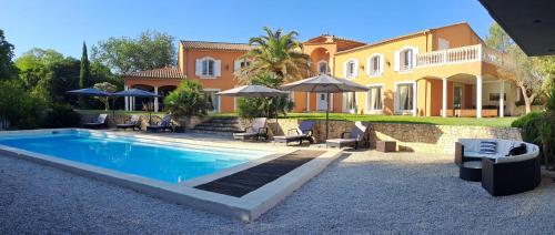 VILLAS AUX 4 VENTS avec PISCINE CHAUFFÉE PRIVÉE : Villas proche de Cannes-et-Clairan