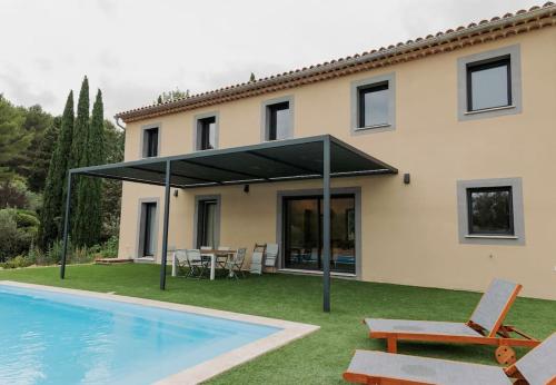 Maison en Provence avec piscine : Villas proche d'Éguilles