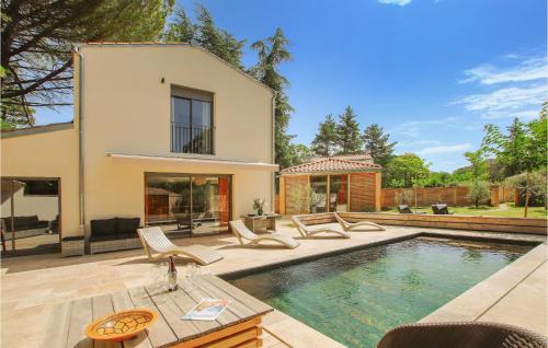 Beautiful Home In Vagnas With Wifi, Private Swimming Pool And 5 Bedrooms : Maisons de vacances proche de Vagnas