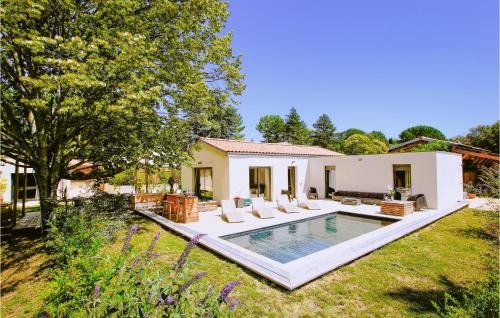 Awesome Home In Vagnas With Outdoor Swimming Pool, Wifi And Private Swimming Pool : Maisons de vacances proche de Vagnas