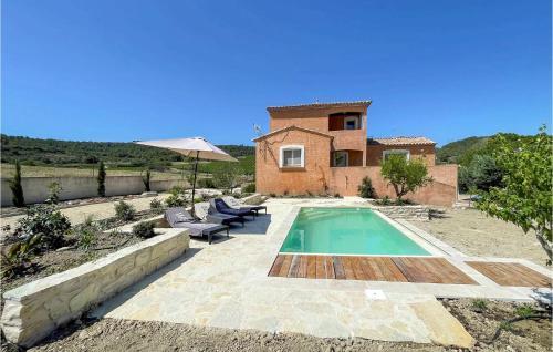 Awesome home in Cruzy with Outdoor swimming pool, 3 Bedrooms and WiFi : Maisons de vacances proche de Cruzy