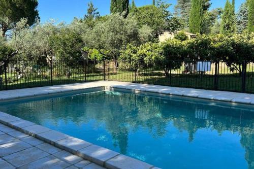 En Drome provençale mazet de charme avec piscine : Maisons de vacances proche de Mirabel-aux-Baronnies